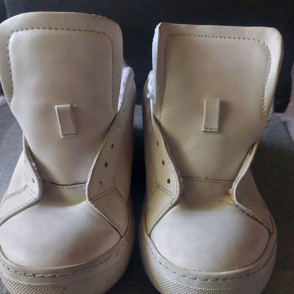 STEVE MADDEN White High-Top Sneakers. Only Worn A Few Times Laces Missing
